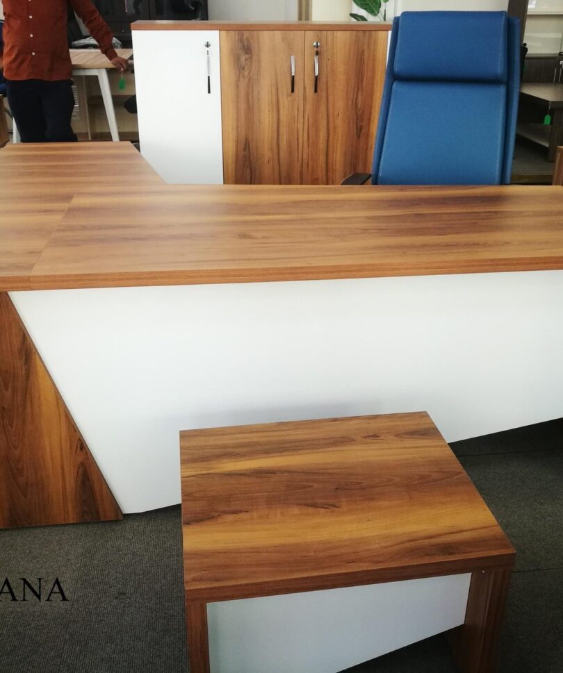 ZIGANA-Executive Desk